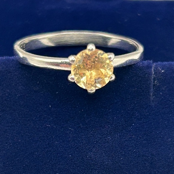 Jewelry - Vintage 925 Silver Ring with Yellow Cintrine Gemstone​​​
